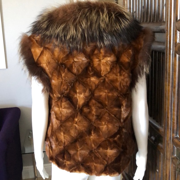 Vest - Picture 5 of 6